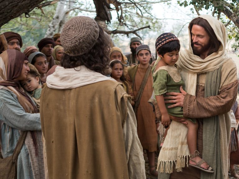 PRESO UN BAMBINO, LO POSE IN MEZZO A LORO