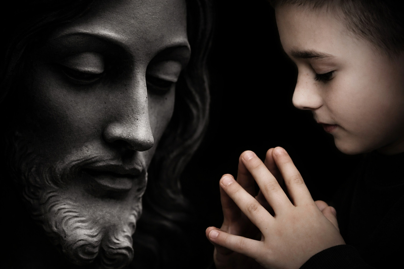 mani che si toccano nel buio